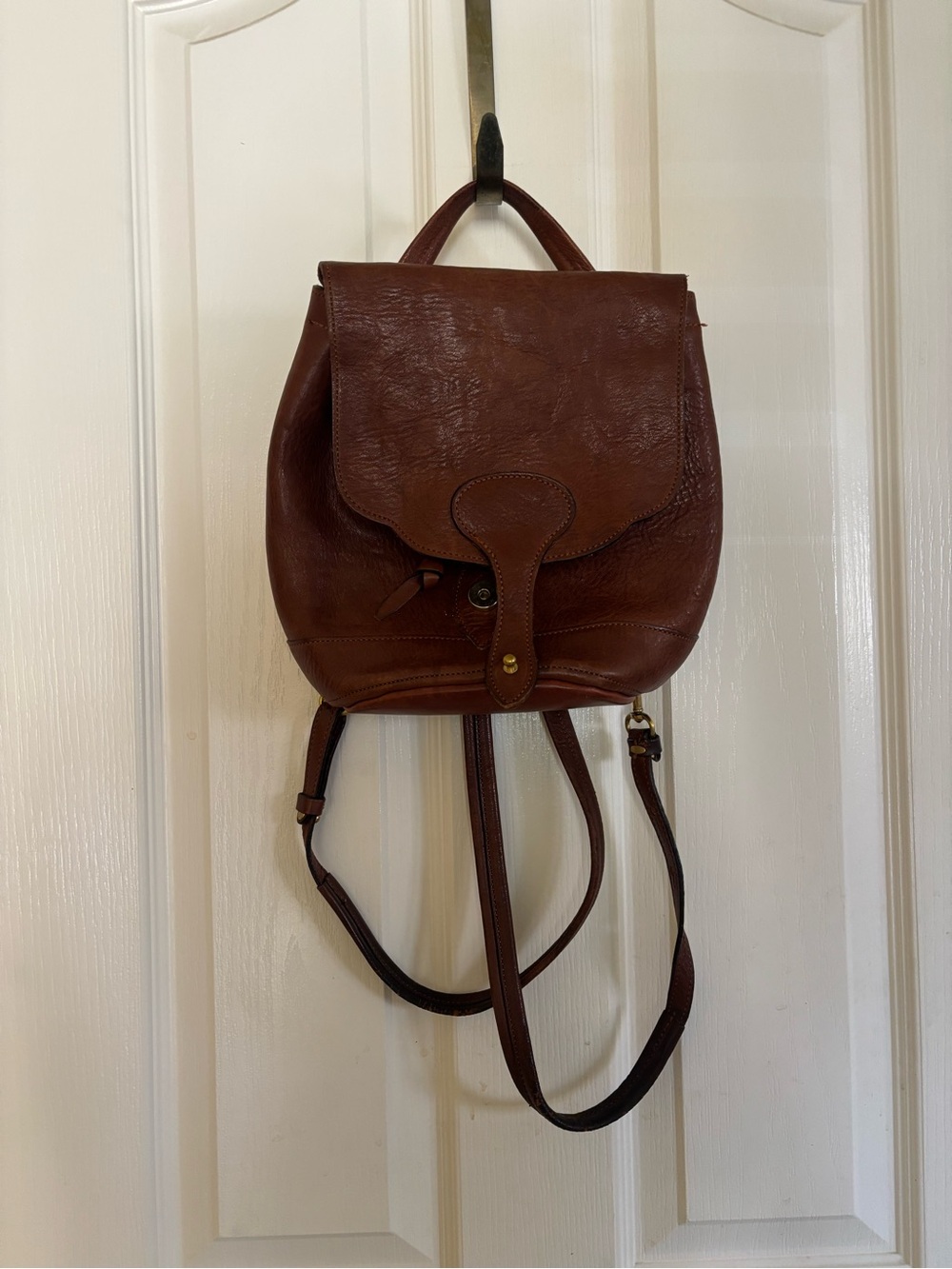 Classic Brown Leather Backpack - Unbranded